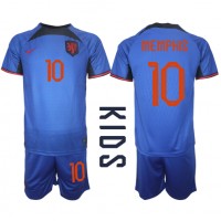 Otroški Nogometni dresi Nizozemska Memphis Depay #10 Gostujoči SP 2022 Kratek Rokav (+ Kratke hlače)
